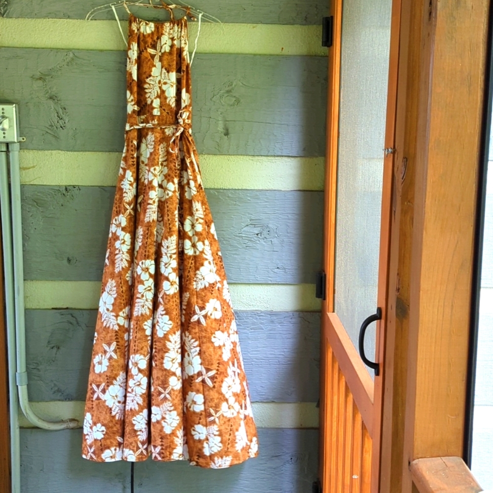 Beautiful wrap around Hawaiian dress Medium